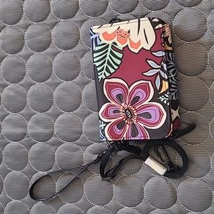 Vera Bradley Wristlet / Crossbody